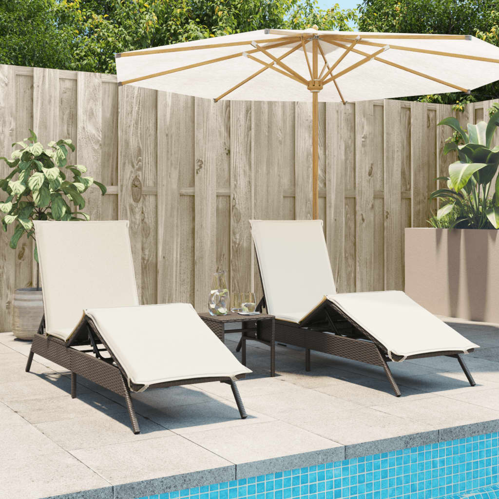 vidaXL Sonnenliegen 2 Stk. mit Tisch Braun Poly Rattan