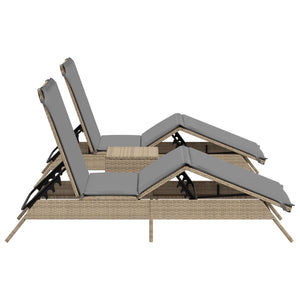 vidaXL Sonnenliegen 2 Stk. mit Tisch Beige Poly Rattan