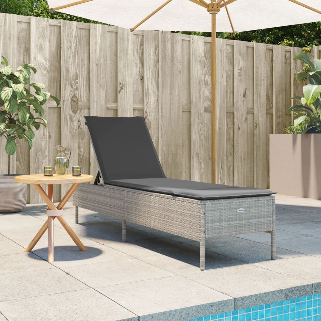 vidaXL Sonnenliege mit Auflage Hellgrau Poly Rattan