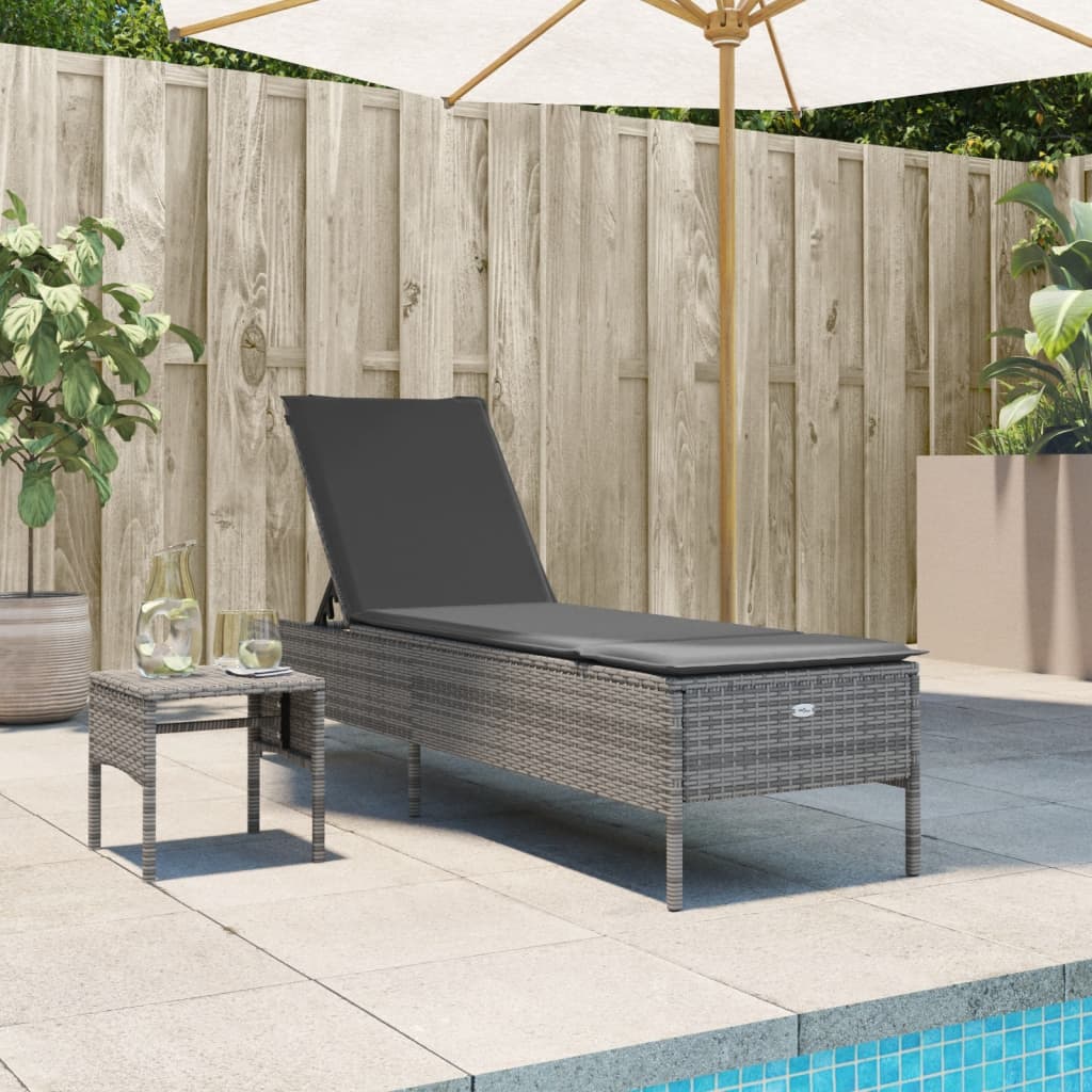 vidaXL Sonnenliege mit Tisch und Auflage Grau Poly Rattan