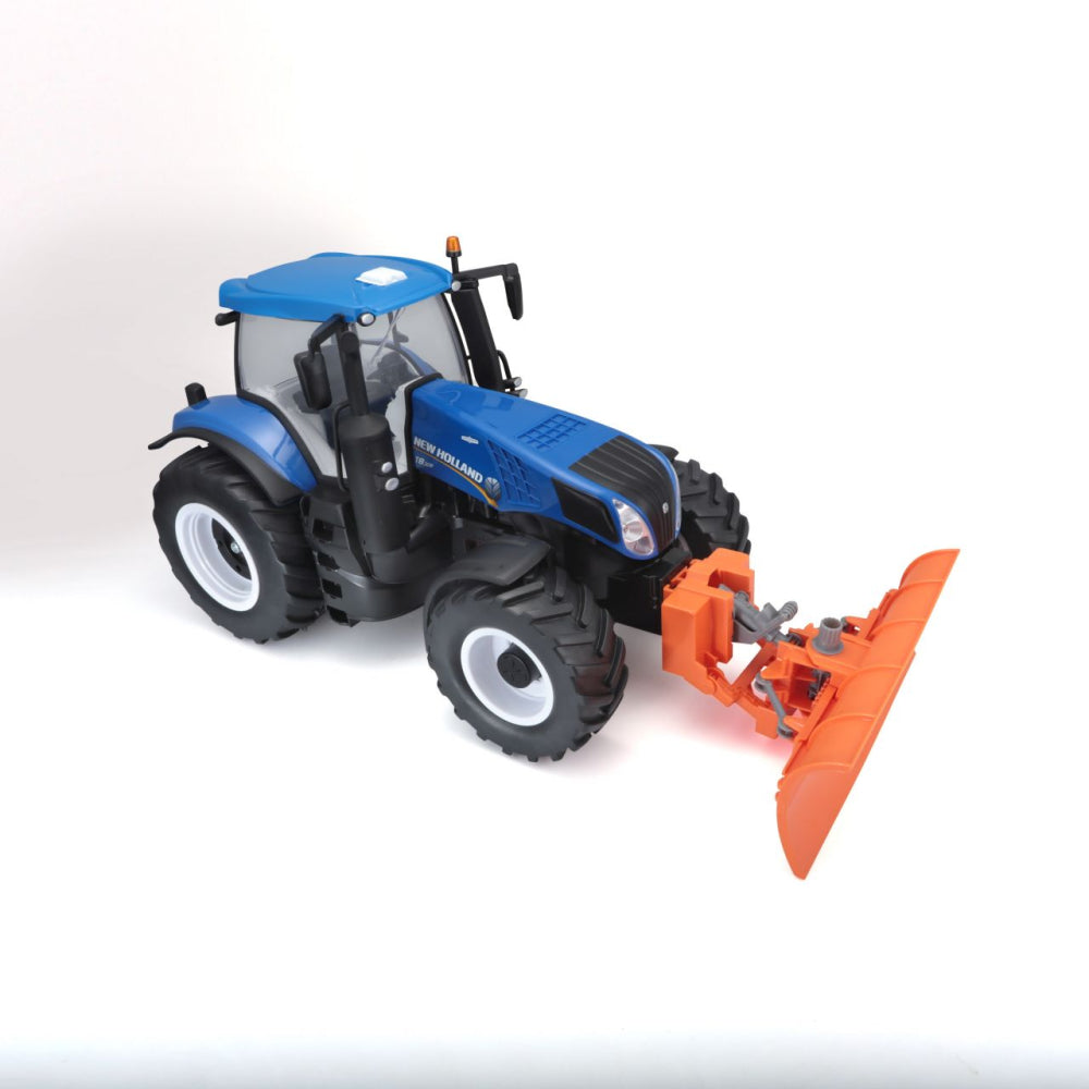 New Holland Traktor mit Schneepflug